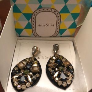 Stella & Dot Morgan earrings EUC